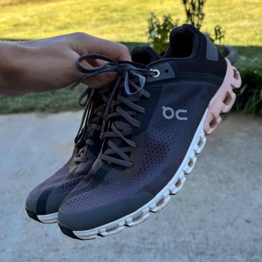 On-running Women's Grey and Black Trainers